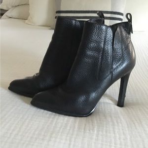 Kendall & Kylie Black Leather Pebbled Bootie Sz 8.
